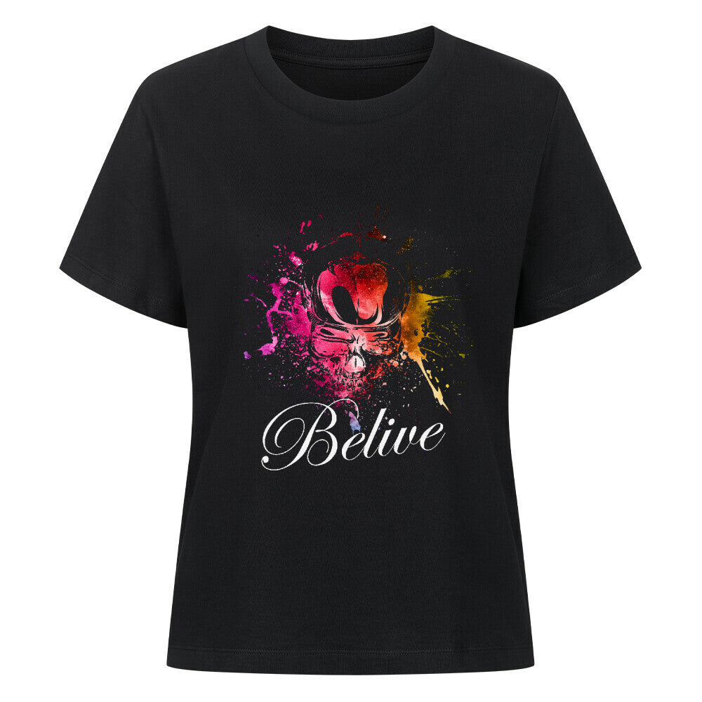 Premium Organic Shirt Women in Schwarz mit Skelettkopf Motiv und dem Schriftzug "Belive"