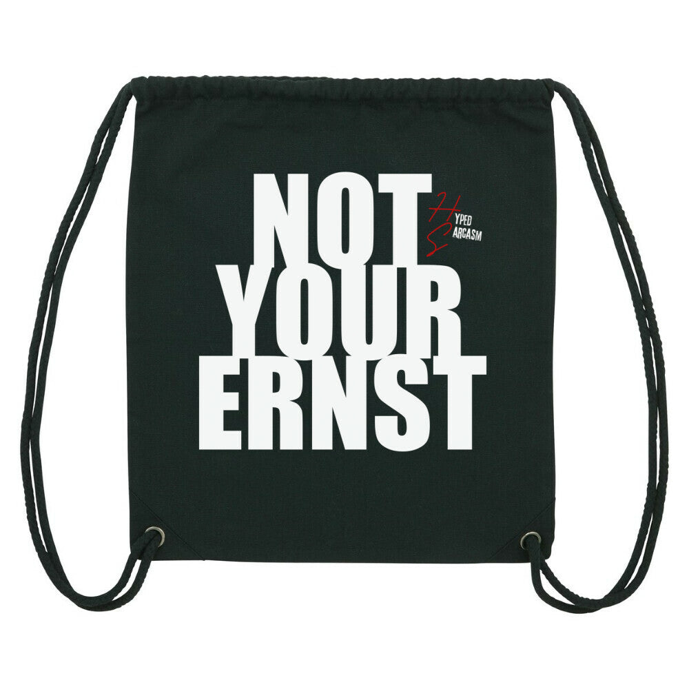 Gym Bag in Schwarz und "Not your Ernst" Schriftzug und Hyped Sarcasm Logo Vorderansicht