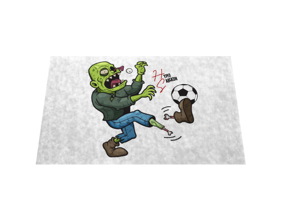 Fußmatte in Weiß mit Zombie Motiv und Hyped Sarcasm Logo vertikal