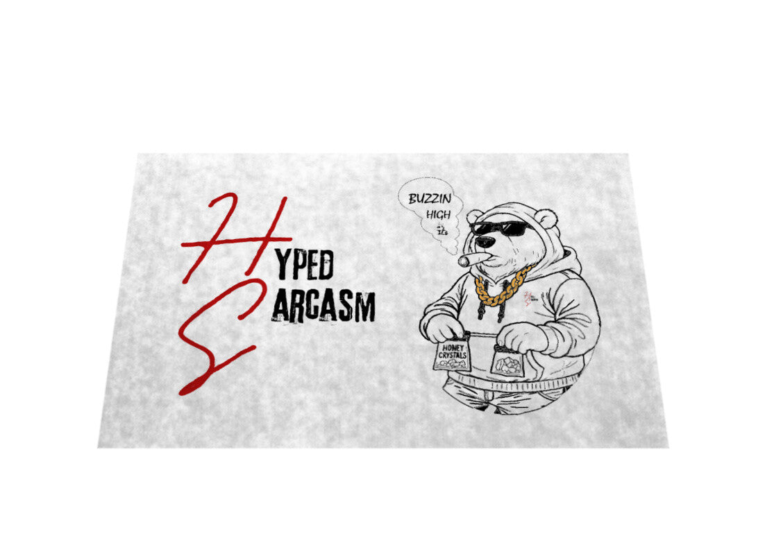 Fußmatte in Weiß mit Hoodie Bär und Hyped Sarcasm Logo vertikal