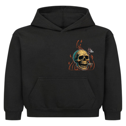 Hoodie Kids in Schwarz mit Halloween Skelett Motiv und Hyped Sarcasm Logo auf Brusthöhe Vorderansicht