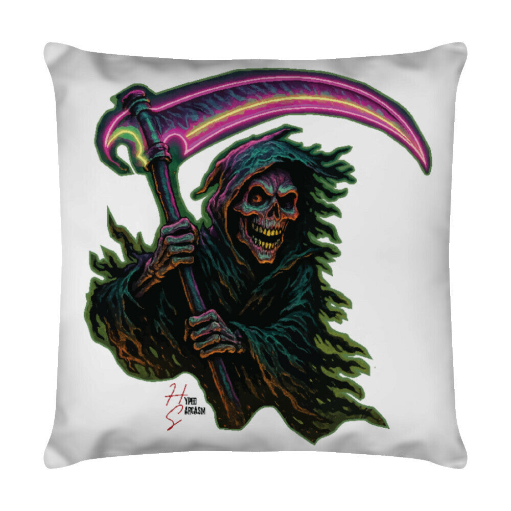 Deko Kissen mit einem Halloween Sensenmann Motiv und Hyped Sarcasm Logo