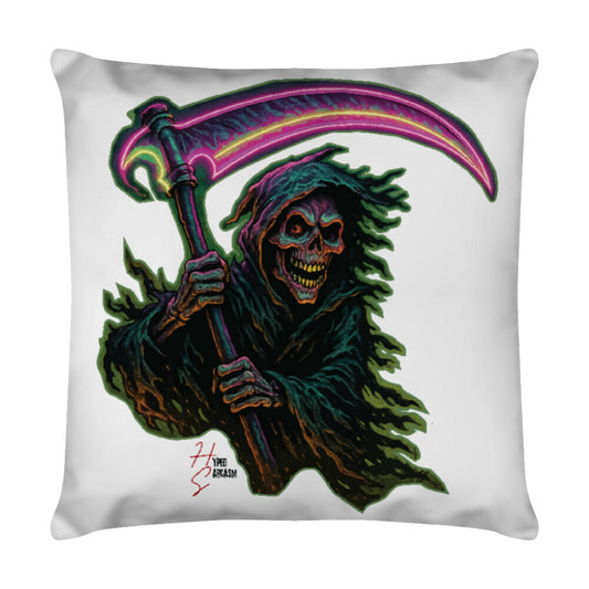 Deko Kissen mit einem Halloween Sensenmann Motiv und Hyped Sarcasm Logo