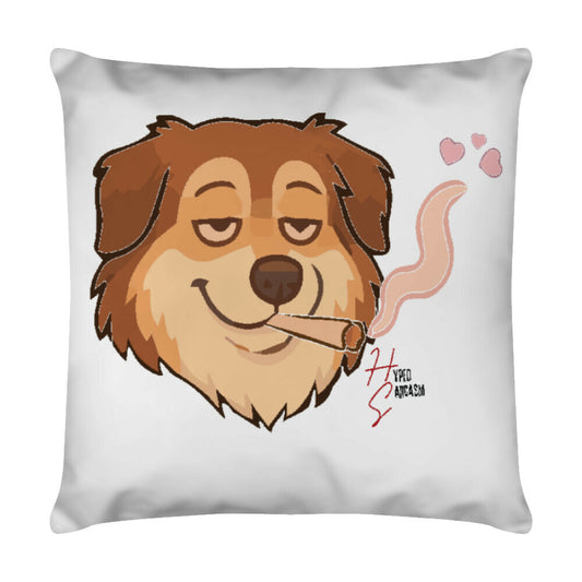 Deko Kissen mit Hundemotiv, der Hund sieht sehr entspannt aus. Und Hyped Sarcasm Logo 