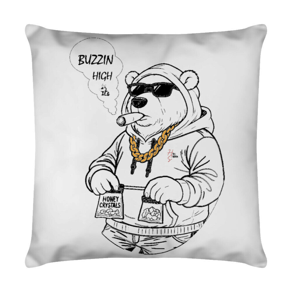 Dekokissen mit einem Bär der ein Hoodie trägt und eine Sprechblase in der steht "Buzzin High", in der hand hält er zwei Beutel mit Honig Kristallen