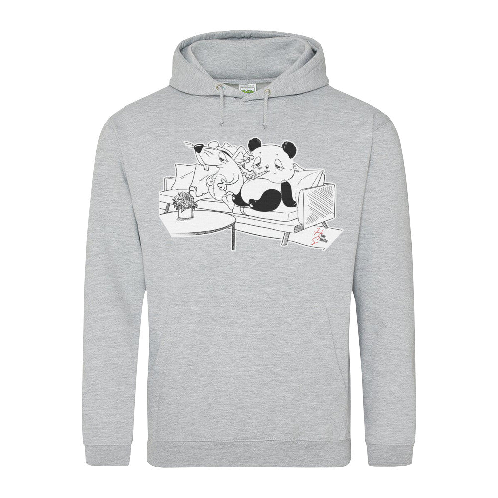 Classic Hoodie Panda & Mäuschen in Heather Grey - Vorderansicht ein Panda und eine Maus sitzen auf einem Sofa und entspannen.